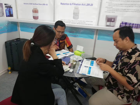 O produto químico Cationic do surfactant da indústria de papel de SAE Surface Sizing Agent dá as boas propriedades hidrofóbicas de papel